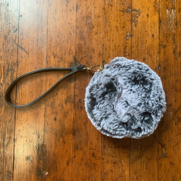 Free People Handbags - FREE PEOPLE - Floofy Faux Fur Wristlet / Clutch